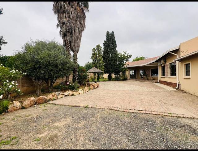 7 BEDROOM HOUSE FOR SALE IN NEW MODDER